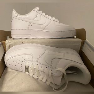 Size 7.5 women’s air forces 1